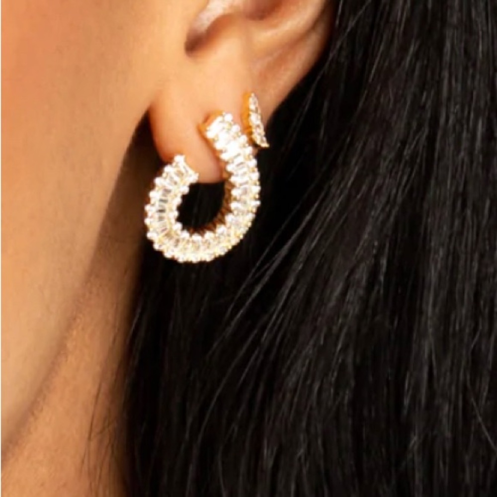 Elegant Gold Hoop Earrings